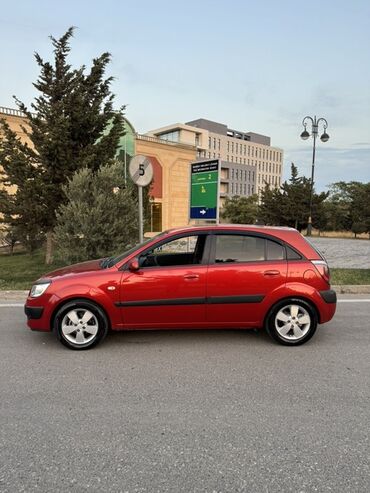 Kia Rio: 1.4 l | 2005 il Hetçbek