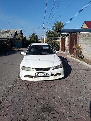 ?мен интересует Honda — праворульный седан/хэтчбек 1990‑х годов