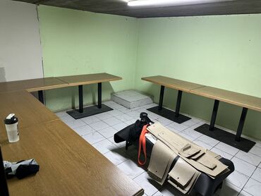 стол производственный: Кеңсе үчүн үстөл, Жөндөлбөй турган, түсү - Кара, Тик бурчтуу, Башка материал