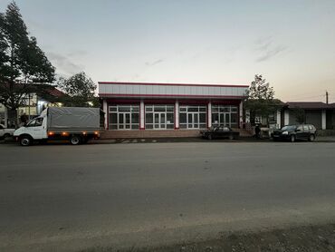 Mağazalar: Kommersiya obyekti – İcarəyə verilir.Qiymetde endirim olacaq. -Obyekt — 22