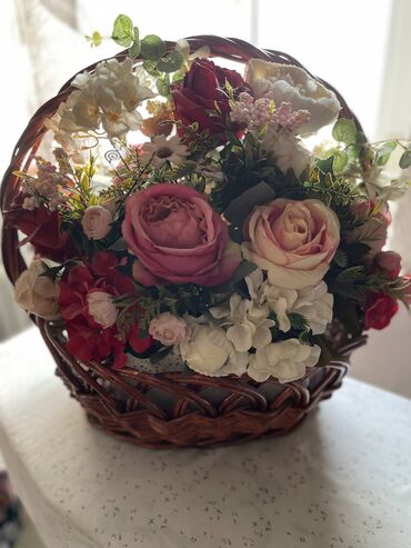 подарок на др: Корзина и цветок 
Кара-Балта