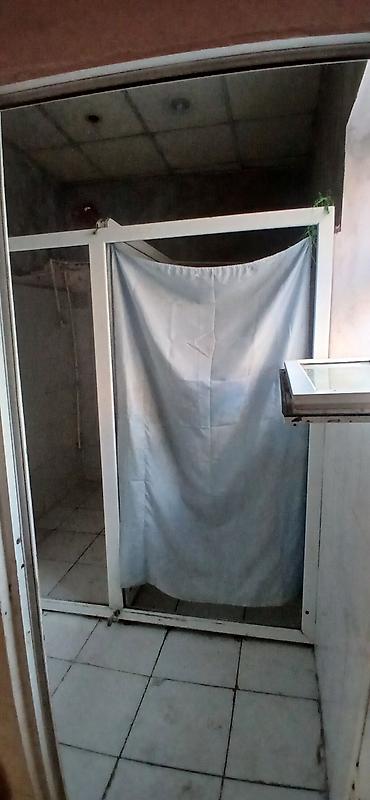 em hostel: Köməkçi yataqxana/hostel tipli obyekt – uzun dəhliz boyunca pərdələrlə — 9