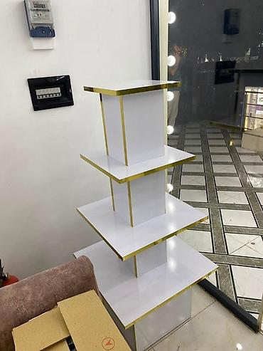 Mağaza vitrin dəsti – LED işıqlı divar rəfləri və mərkəz stendi - — 2