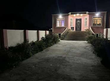 ələt qəsəbəsində ev satılır: Pirşağı Savxozda bağ evi satılır İçi əşyalı Tam təmirli evdir.Qızıl