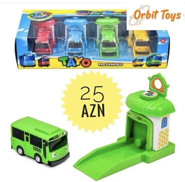 oyuncaq avtomobil: Tayo Avtobusları qarajlarıyla. Qarajın üsdündəki düyməni basırırq