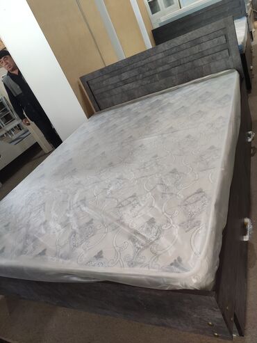 Двуспальные кровати: Новая двуспальная кровать с ящиками с матрасом Размер 1.5*2 — 8