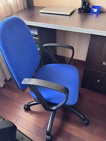 Ofis mebeli: Ofis və yataq otağı mebelləri dəsti - İş masası: Tünd ağac rəngli — 1