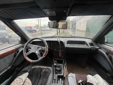 отдам в рассрочку грузовой автомобиль: Предлагается к продаже седан Lancia Thema черного цвета. Автомобиль