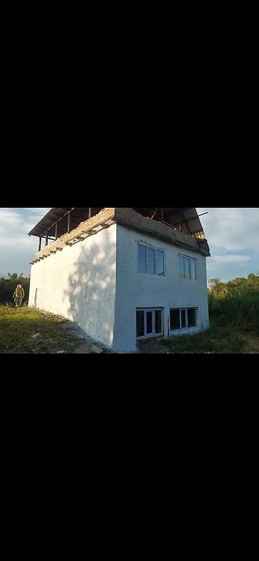 Дом с цокольным этажом и просторным участком. Дача находится в