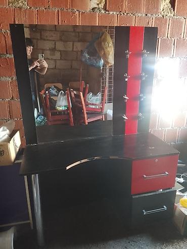 badimcan tursusu qiyməti: Bərbər güzgülü masası satılır ✂️ Qara-qırmızı rəngdə bərbər masası və — 1