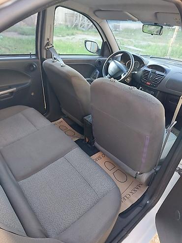 byd qin plus: Saipa Saina (sedan), ağ rəng. Masin Mastaga erazisinde yerlesir, tam — 10