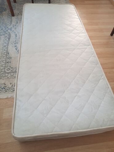 tek neferlik yataqlar: Döşək matras
eni 90sm uznu 2metr