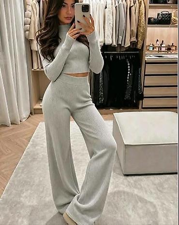 pull and bear prsluk: Komplet: 2400 dinara
2kom=3.800 dinara — 3