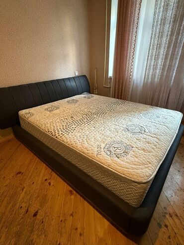 islenmis taxt satilir: İşlənmiş, İkinəfərlik çarpayı, Matras ilə, Siyirməli