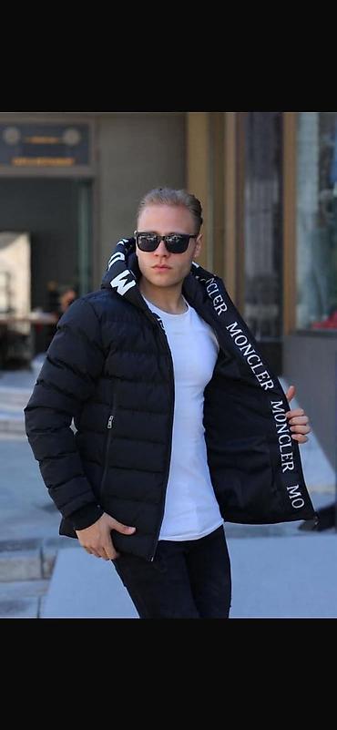 Muška zimska jakna – crna, pufnastog (šuškavog) kroja sa kapuljačom na lalafo.rs Muška zimska jakna – crna, pufnastog (šuškavog) kroja sa kapuljačom