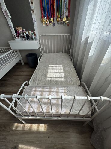 мебель распродажа: Распродаю мебель IKEA. Две односпальные кровати с матрасами, 2 комода