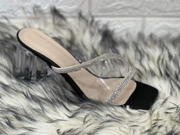 Papuče: 2200din
.
36-40 — 10