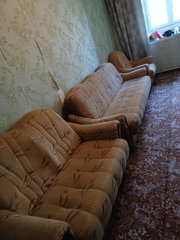 раскладной диван кресла: Прямой диван, цвет - Бежевый, Б/у