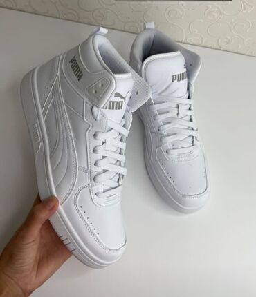 обувь белая: Продаются Новые кроссовки Оригинал из Штатов. Размер 40й