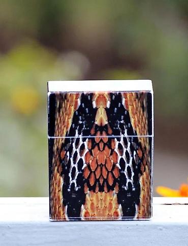 Upaljači i prateća oprema: Nemačka TABAKERA i Markirana Col, velika tabakera. Cena za komad — 9