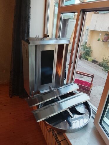 Soyuducu vitrinləri: Kafe və fast-food üçün peşəkar avadanlıq dəsti 1) Şüşəli soyuducu — 9