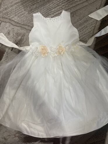 платье 300: Детское платье, цвет - Белый, Б/у