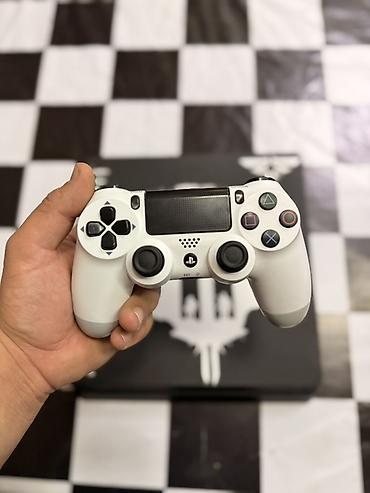 sony uslitel: PlayStation 4 Slim – The Last of Us Part II vinil temalı xüsusi — 2