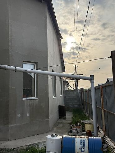 Продажа коттеджей и домов: 🏡 Продаётся участок с домом в Эркин-Тоо 2 📍 Тихий и перспективный — 2