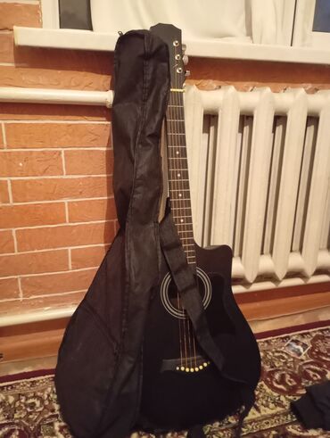 жгут спортивный цена: Срочно деньги нужны
 В комплекте чехол, медиаторы. И запасные струны