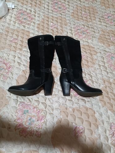 Сапоги: Продаю сапоги демисезонные, производство эмираты,одевали два раза — 1