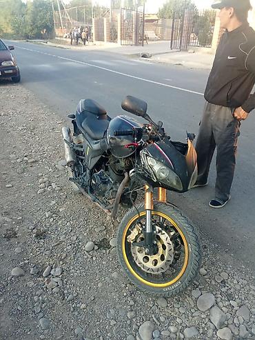 cb 400: Мотоцикл стрит/нейкед, черный, с золотистыми перьями передней вилки и — 1