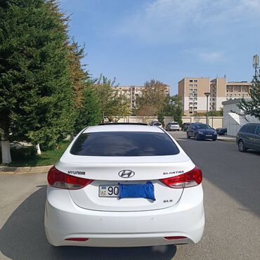 tap az maşınlar: Hyundai Elantra: 1.8 l | 2011 il Sedan