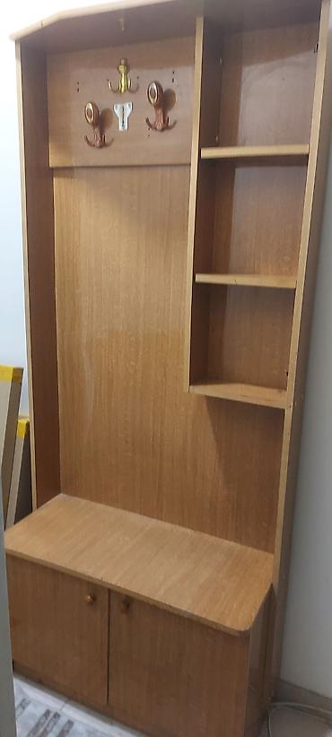 вешалка настенная в прихожую белая: Dəhliz üçün asılqanlı dolab/komod - Material: ağac teksturalı laminat — 1