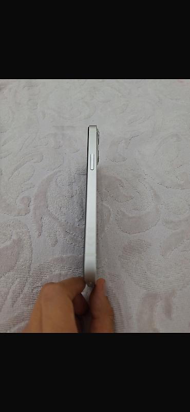 Apple iPhone: IPhone 13, Б/у, 128 ГБ, Белый, Защитное стекло, Чехол, 100 % — 1