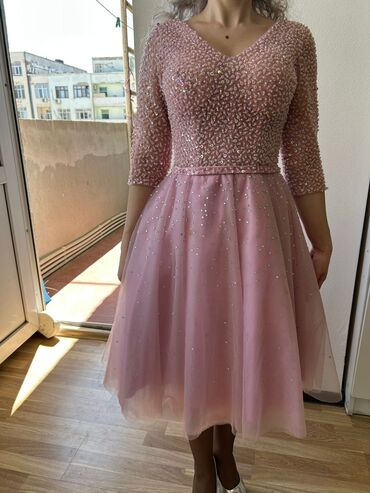 tikdirmek ucun don modeli: S razmer 50Azn baha alinib 1 defe geyinilib. elaqe 077 593 4949