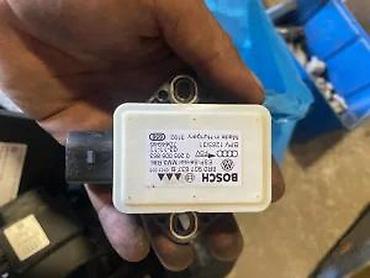 baterijski: 8R0907637B SENZOR ESP | Audi vw delovi 06******** — 1