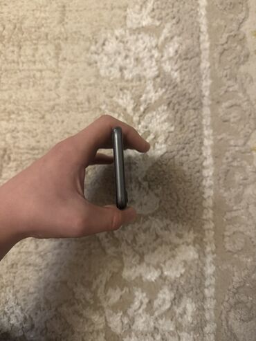 Apple iPhone: IPhone 7, Qara, Barmaq izi — 3