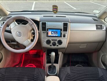 Nissan: Nissan Tiida sedan, qara rəng. - Ban növü: 4 qapılı sedan - Rəng — 3