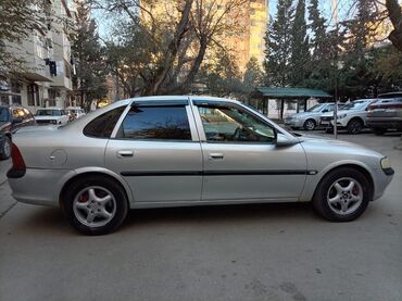 Opel: Opel Vectra: 2 l | 1998 il 210009 km Sedan — 4