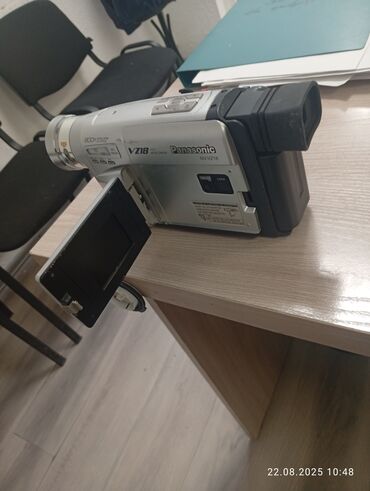 vstarcam nvr 4 регистратор: Видеокамера Panasonic VZ18 в серебристом корпусе с откидным дисплеем
