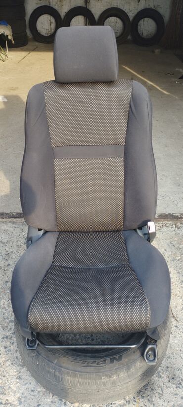 бляртный стул: Переднее сиденье, Ткань, текстиль, Toyota 2003 г., Б/у, Оригинал, Япония