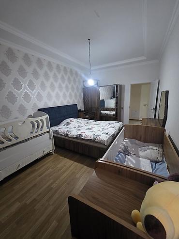 bag evleri ucun bisetkalar: Iki mərtəbəli Həyət evi 1sotda qarşisinda həyəti var. isdiyən olsa — 8