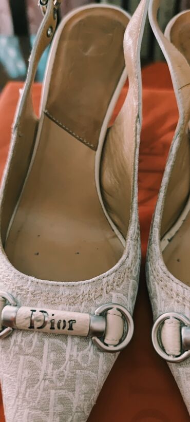 Salonke: Salonke, Dior, 37.5 — 7