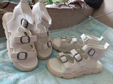 Айымдардын башка бут кийими: Лакированные детские сандалики новые
размер 36
600 сом