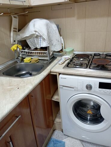 Mənzil kirayələyirəm: Mənzil – 2 otaqlı, tam mebellidir. - Geniş zal: künc divan, TV stendi — 13