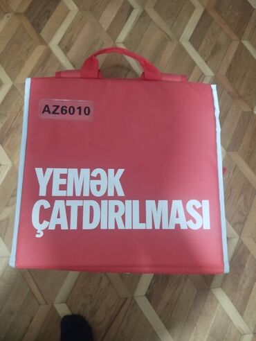 Yenidi. İstifadə edilməyib
Papaq və köynək üstünde verilir