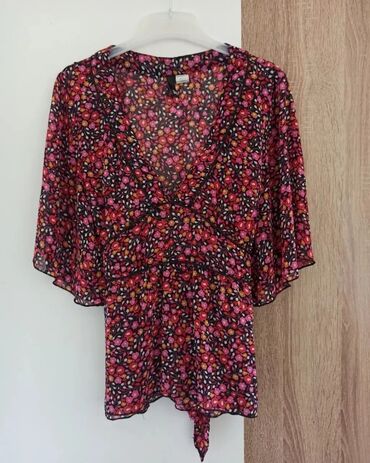 bež bluza: H&M, S (EU 36), Polyester, Floral, color - Red