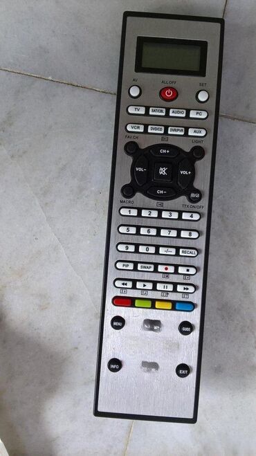Aksesoari za TV i video: 1. Universal-daljinski 10in1 Modell CL53E 2. 4 in 1 daljinski — 5