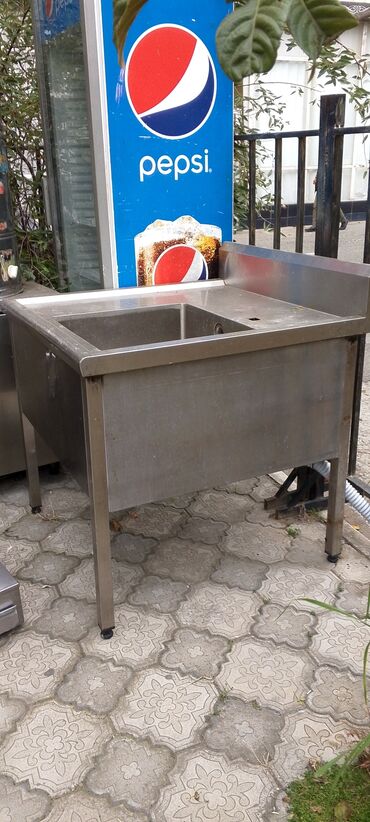 əl üz yuyan çanaq: Paslanmayan poladdan hazırlanmış peşəkar mətbəx lavabosu - Material