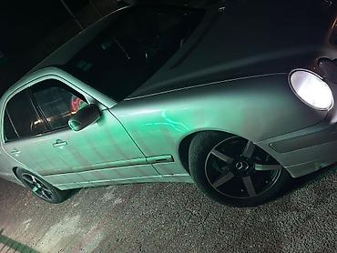 Mercedes-Benz: Mercedes-Benz E-Class (W210) sedan - Kuzov: 4 qapılı sedan, gümüşü — 3